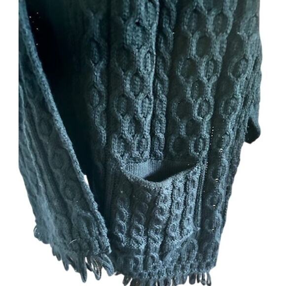 Carraig Donn Made in Ireland Aran Knit Wool Wrap Scarf w/ Pockets - Picture 2 of 6